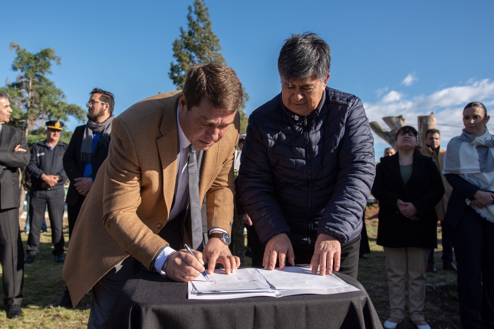 Aniversario de Rawson: Biss firmó los convenios para construir un estadio para 30.000 personas