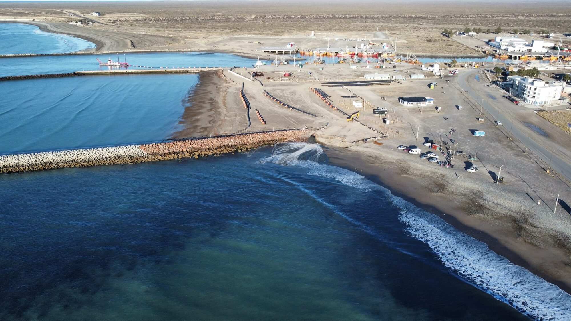 Tras la autorización judicial, se reactivó la obra del dragado en Puerto Rawson