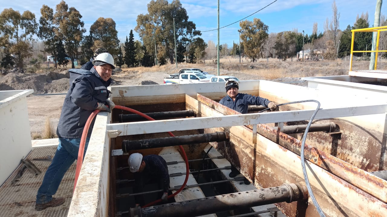 Rawson: El Servicio Sanitario realiza mantenimiento de la Planta Potabilizadora