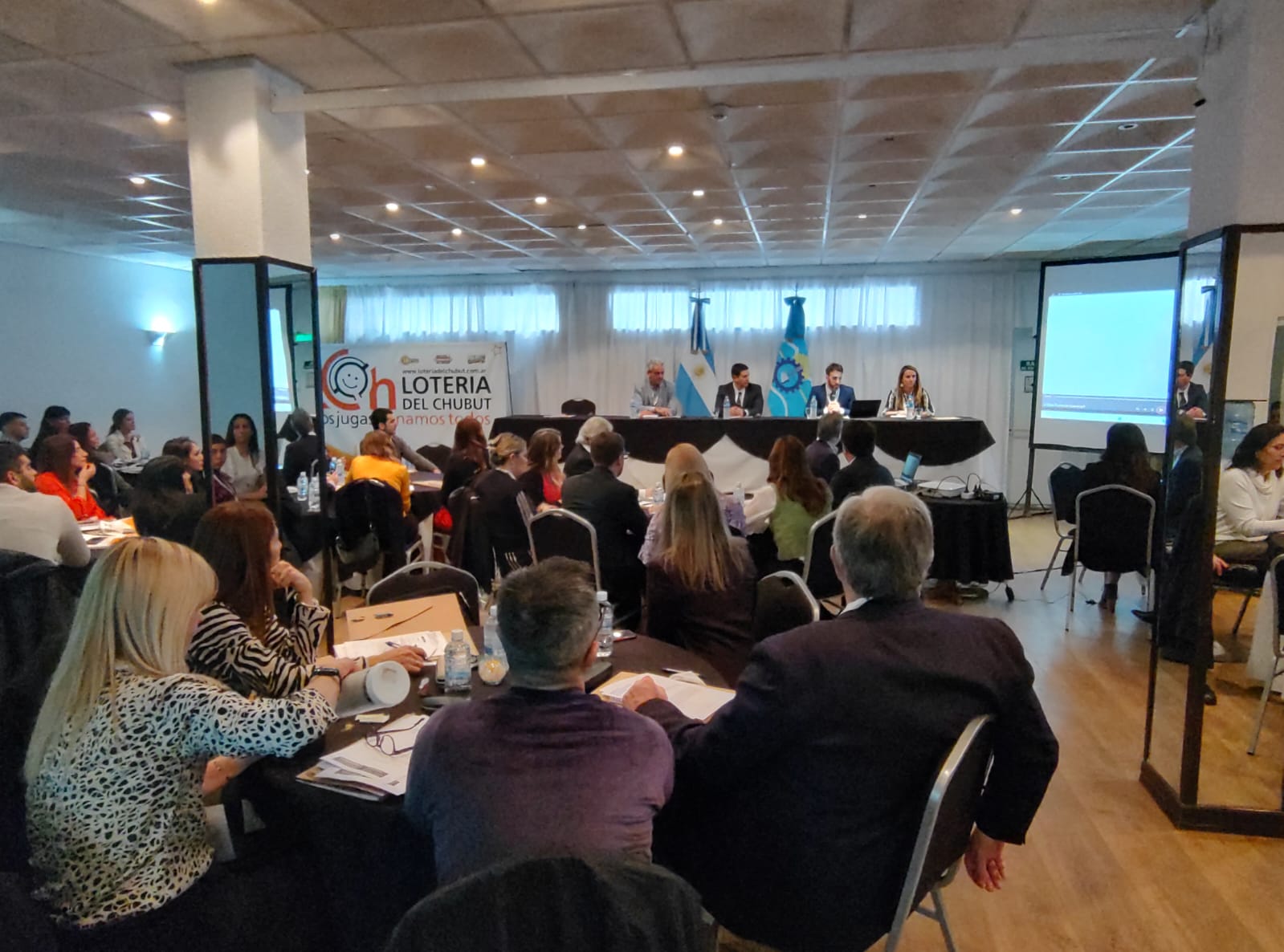 Lotería del Chubut coordina importante seminario sobre lavado de dinero