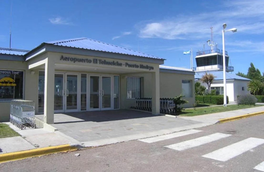 El aeropuerto de Madryn cierra desde hoy y hasta el viernes para reparar la pista y los vuelos se trasladarán a Trelew