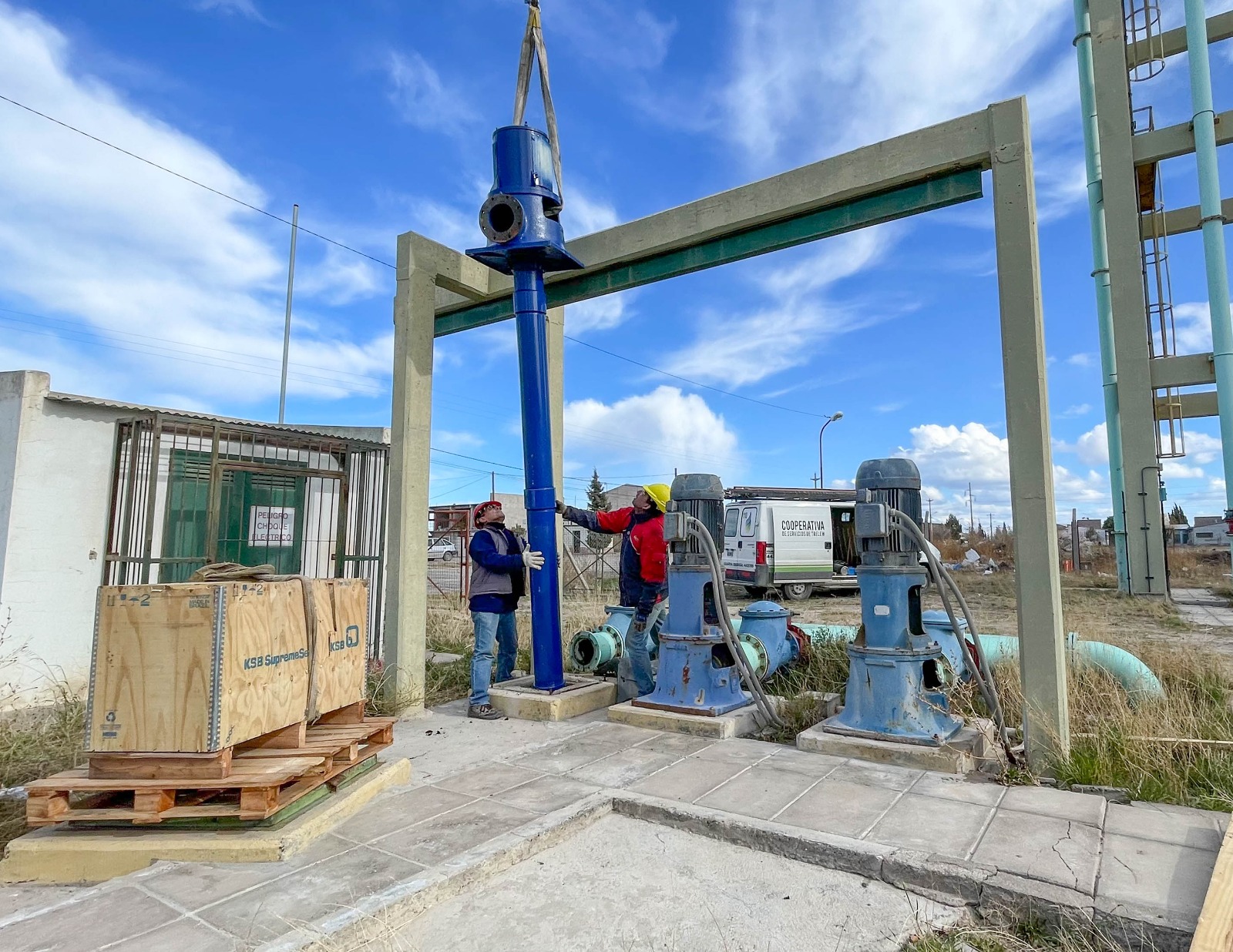 La Cooperativa de Trelew reemplazó bomba de impulsión del tanque que alimenta el Sector IV y acondiciona el sistema de cara al verano
