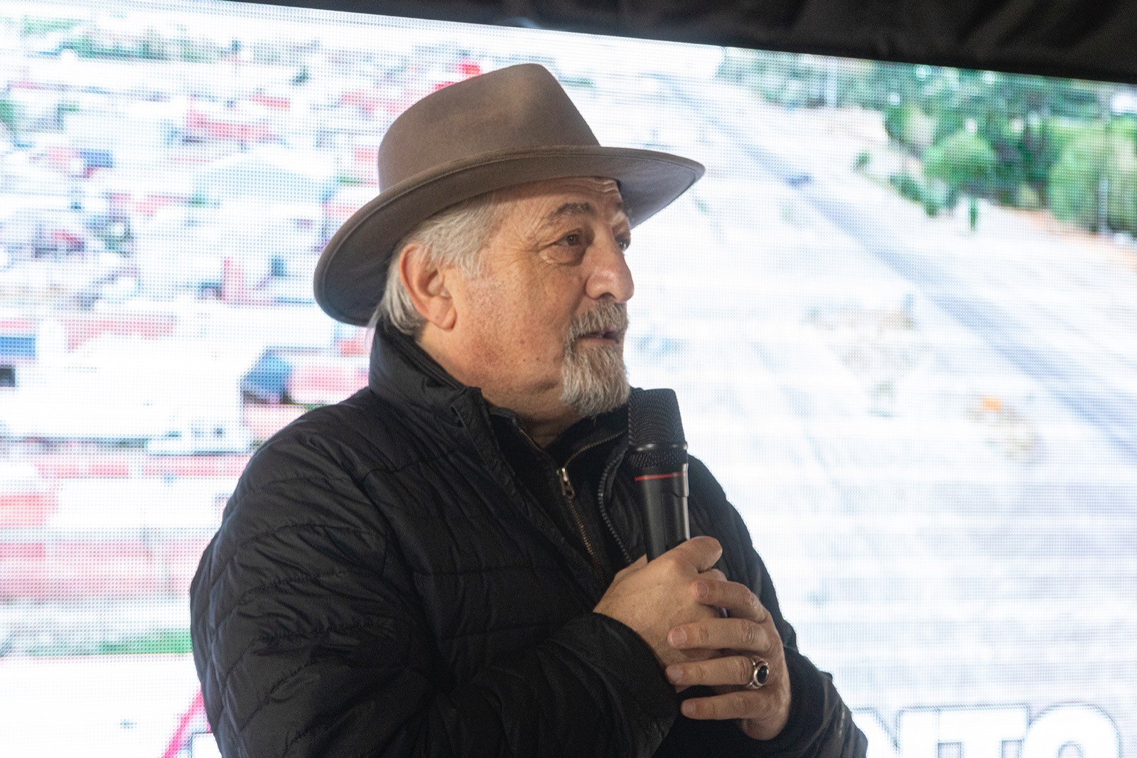 Macharashvili estuvo presente en el nuevo aniversario de la vecinal y el club René Favaloro y dijo que “es uno de los barrios más ordenados de Comodoro”