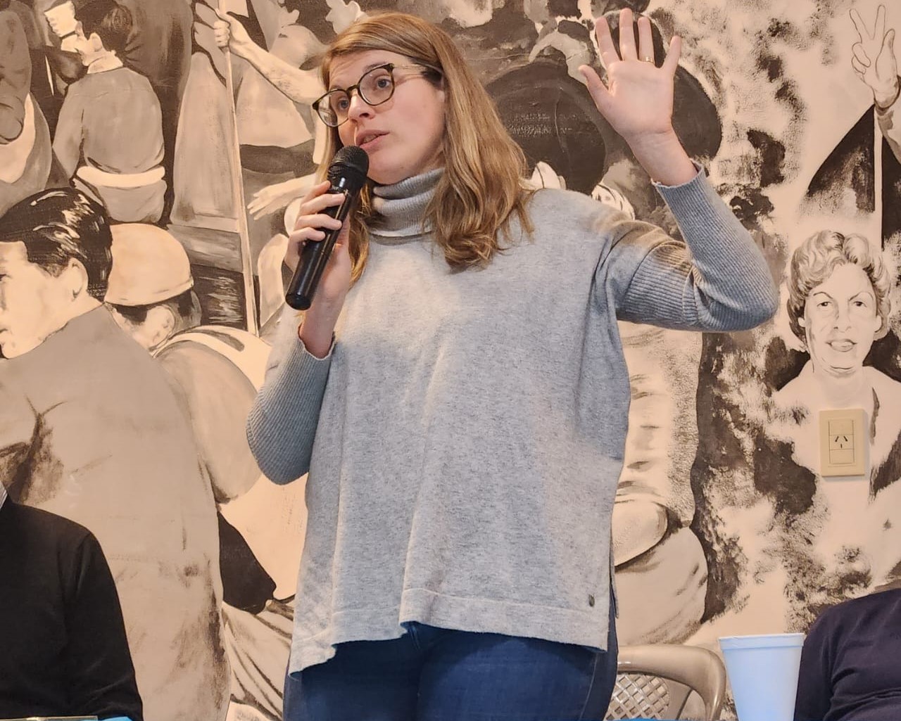 Delfina Rossi disertó en el PJ de Madryn sobre la economía actual y los desafíos a futuro con la presencia de Glinski, Nervi y Ricardo Sastre