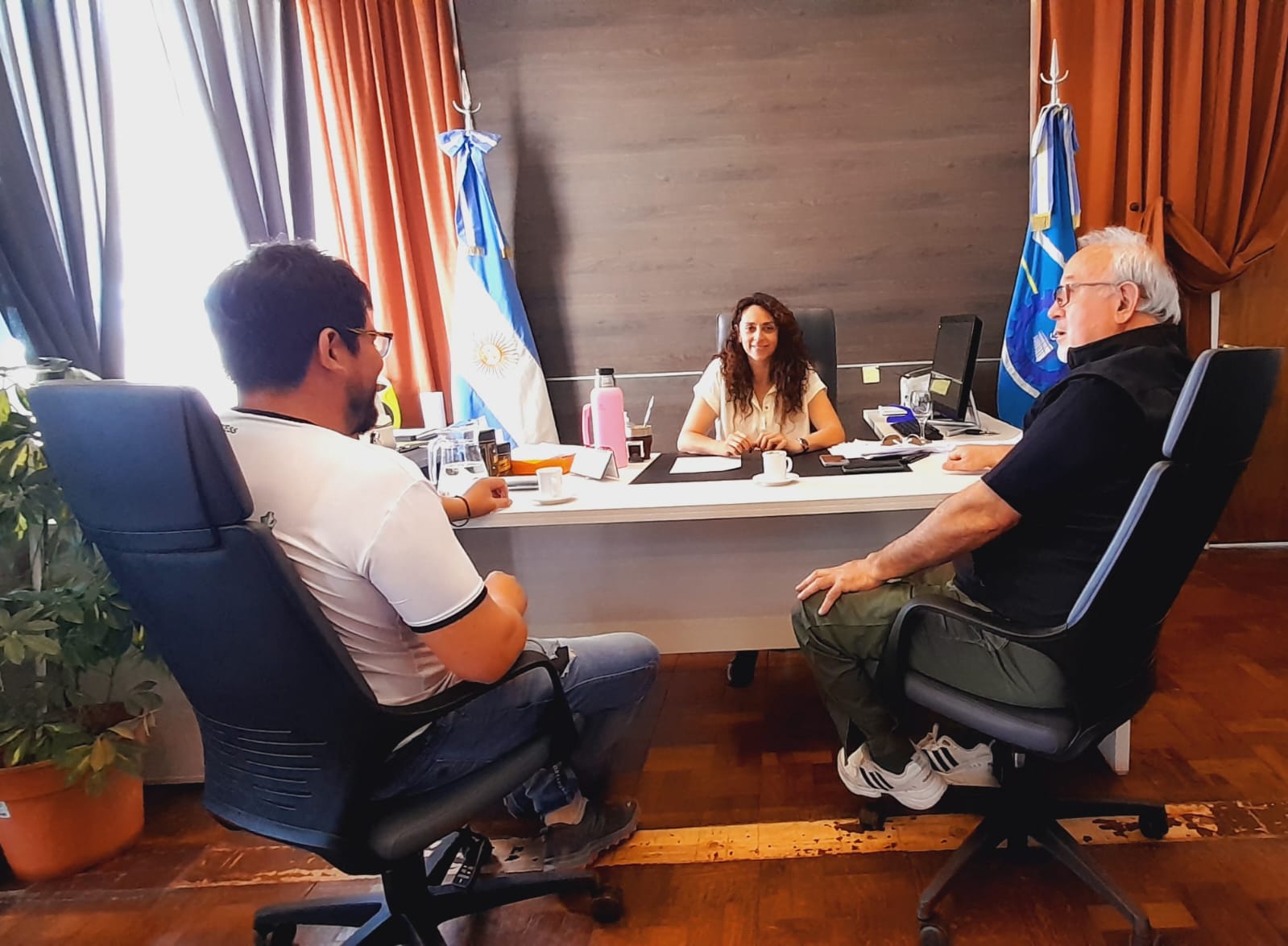 Loyola recibió a entidades beneficiadas con el aporte recaudado por el aniversario de Camarones