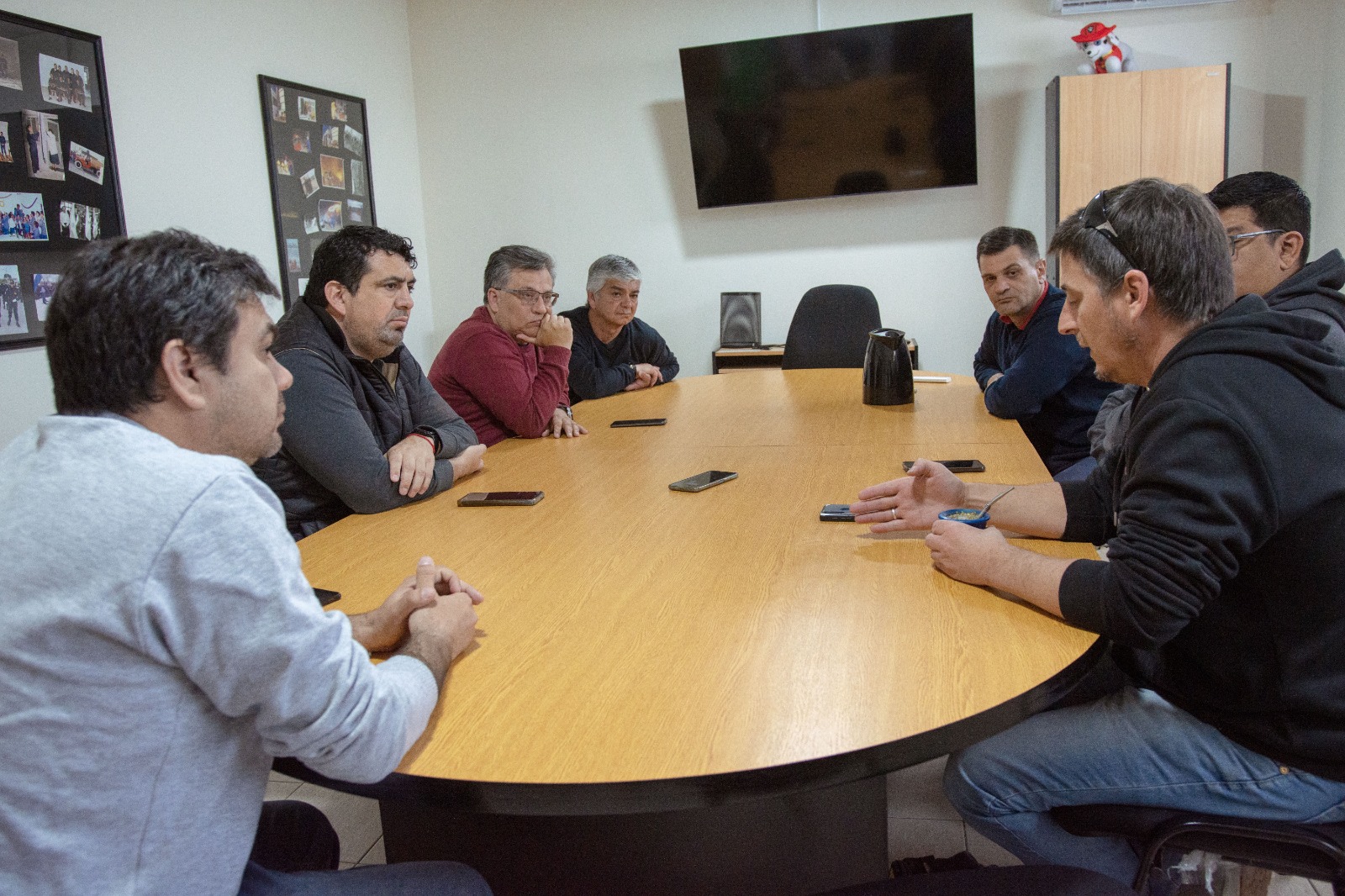 El Municipio de Rawson planifica acciones conjuntas con Bomberos Voluntarios y Provincia para trabajar en un protocolo preventivo por la gripe aviar