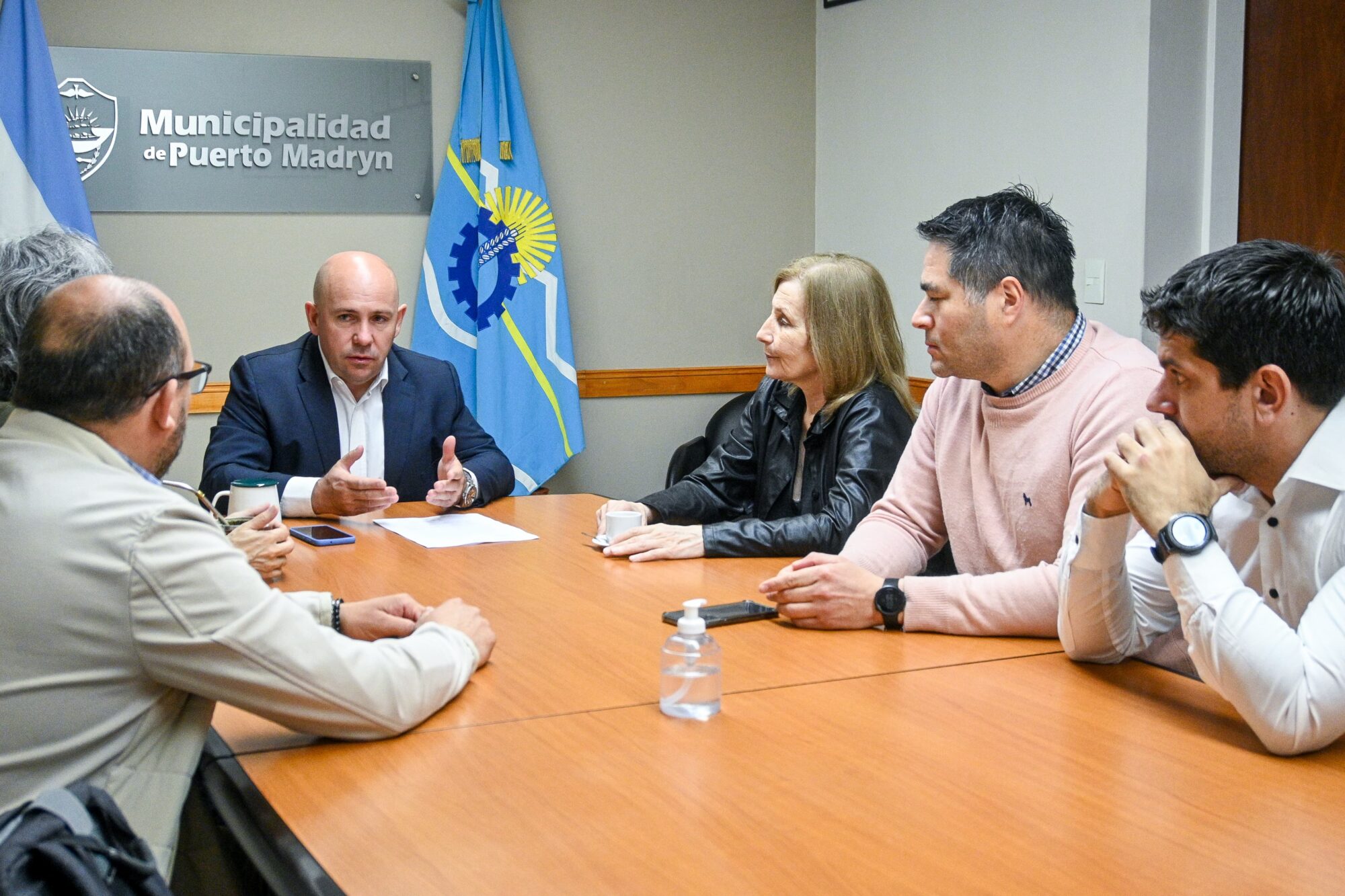 Sastre recibió a las nuevas autoridades de la Universidad del Chubut y dijo que “es fundamental que el Estado municipal respalde a los establecimientos educativos”