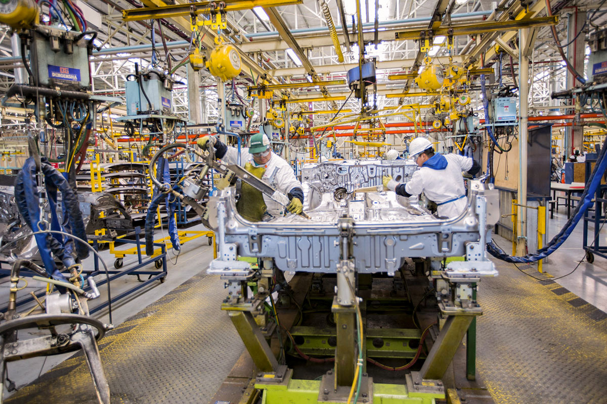 La actividad industrial retrocedió en agosto 3,1% interanual y subió 0,5% respecto a julio