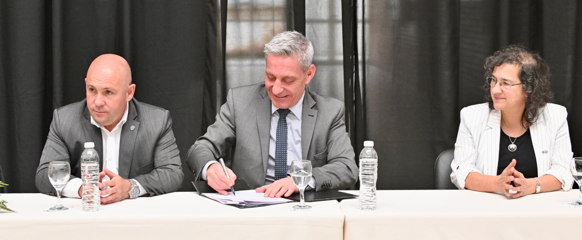 Arcioni pidió por inversiones “para transportar la energía y triplicar la generación” en Chubut