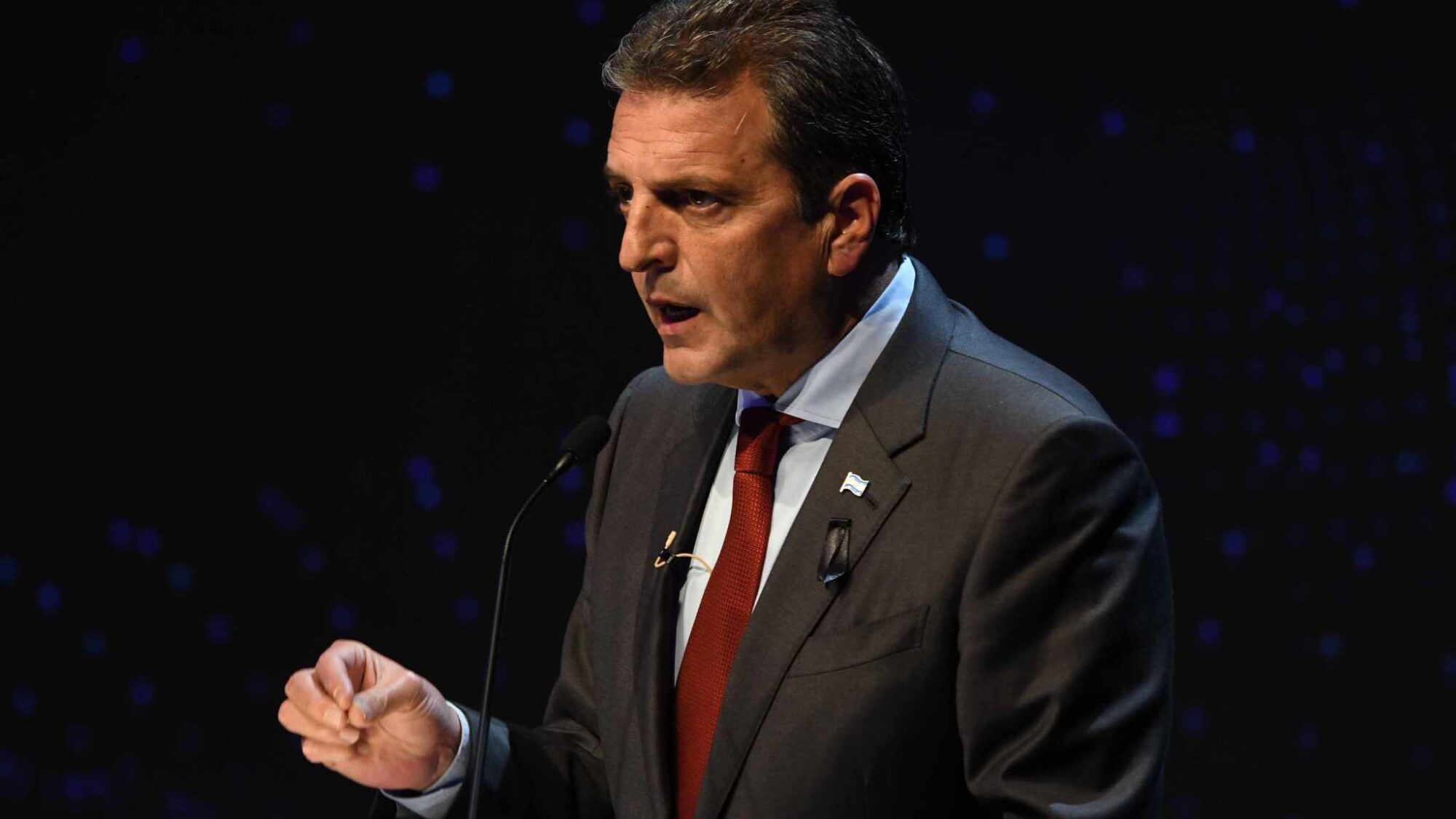 Massa cierra su campaña en una fábrica para contar “qué país empieza en diciembre”