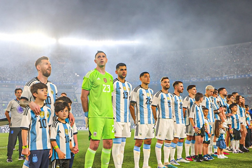 Argentina mantiene el liderazgo en el ranking de la FIFA y Brasil bajó al quinto puesto
