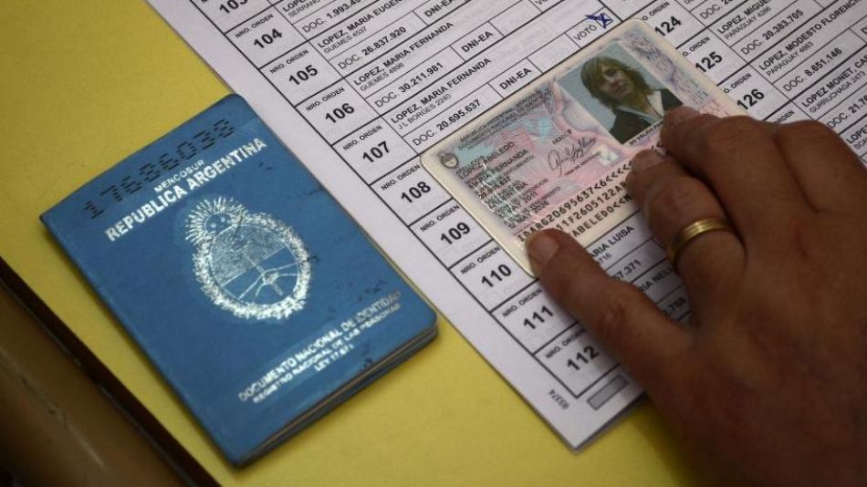 Cuáles son los documentos de identidad habilitados para votar en el balotaje del domingo