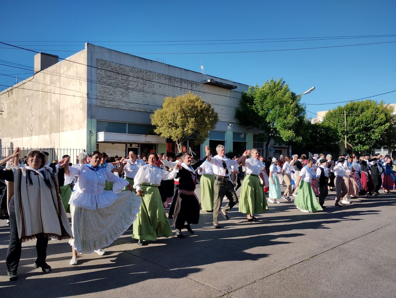 Trelew: Exitoso Pericón Comunitario por el Día de la Tradición