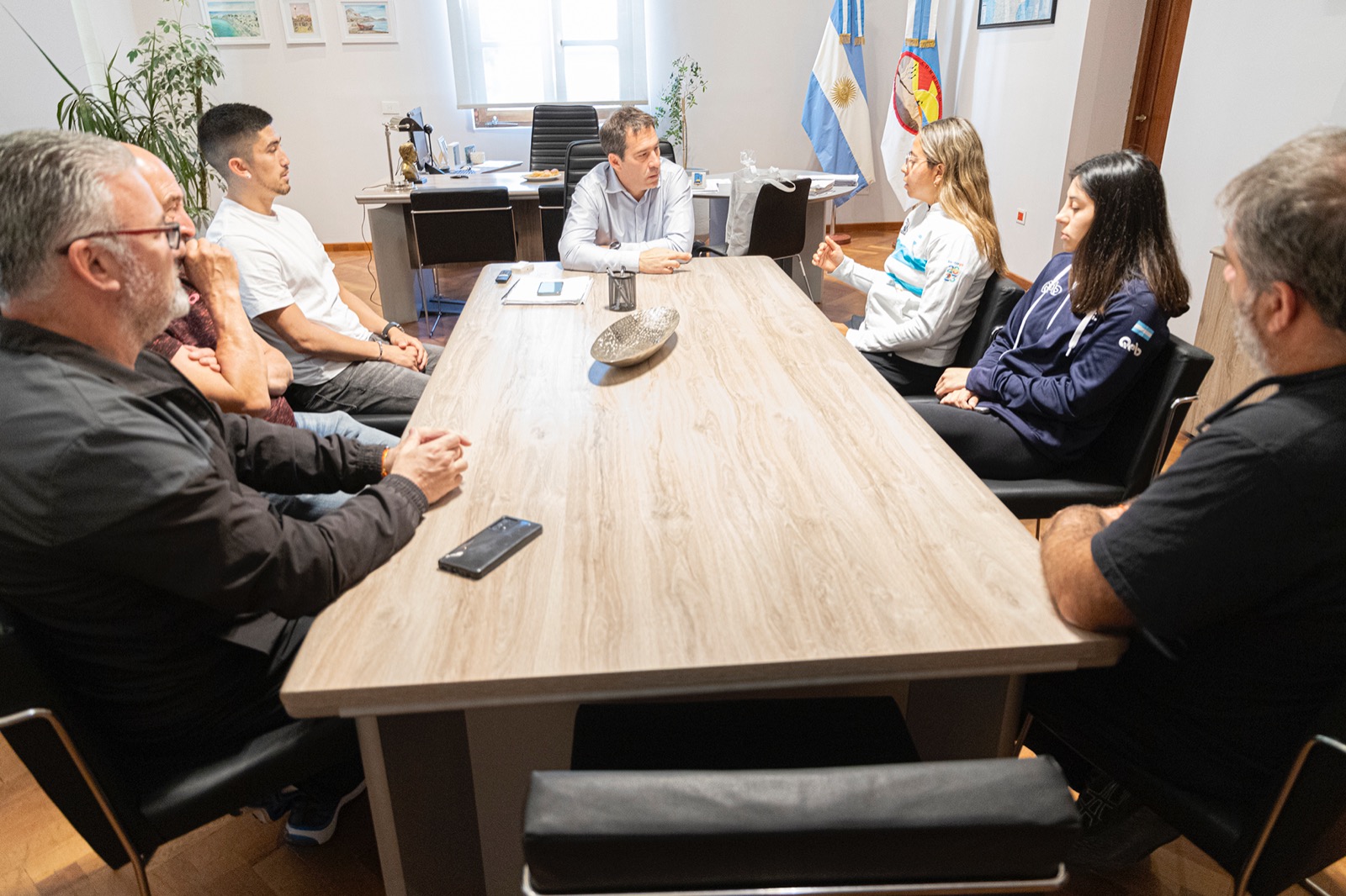 Luque: “Es un orgullo que nuestros deportistas lleven la bandera de Comodoro por el mundo”