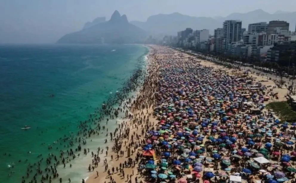 Agobiante ola de calor en Brasil: La sensación térmica superó los 58 grados en Río de Janeiro y hay alerta roja por “gran peligro”