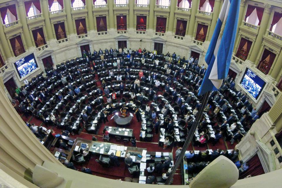 Gobierno extiende hasta el 9 de diciembre el período de sesiones ordinarias del Congreso