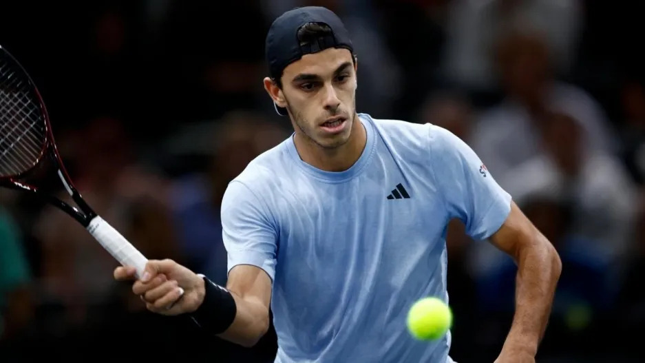 Cerúndolo cayó en octavos de final del Masters 1000 de París ante el polaco Hurkacz