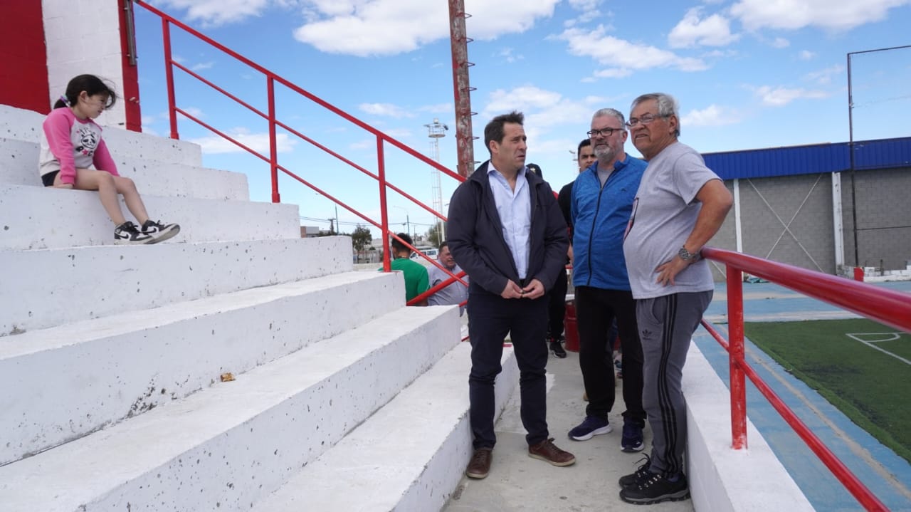 Luque recorrió el Club Roca: “Muchos le bajan el precio al rol que cumplen las instituciones deportivas, pero hay muchos clubes de barrio que efectúan una tarea trascendental”