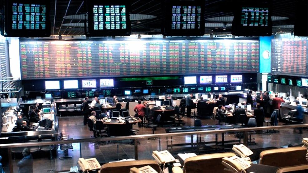 Acciones y bonos que cotizan en Wall Street se disparan tras el triunfo de Milei