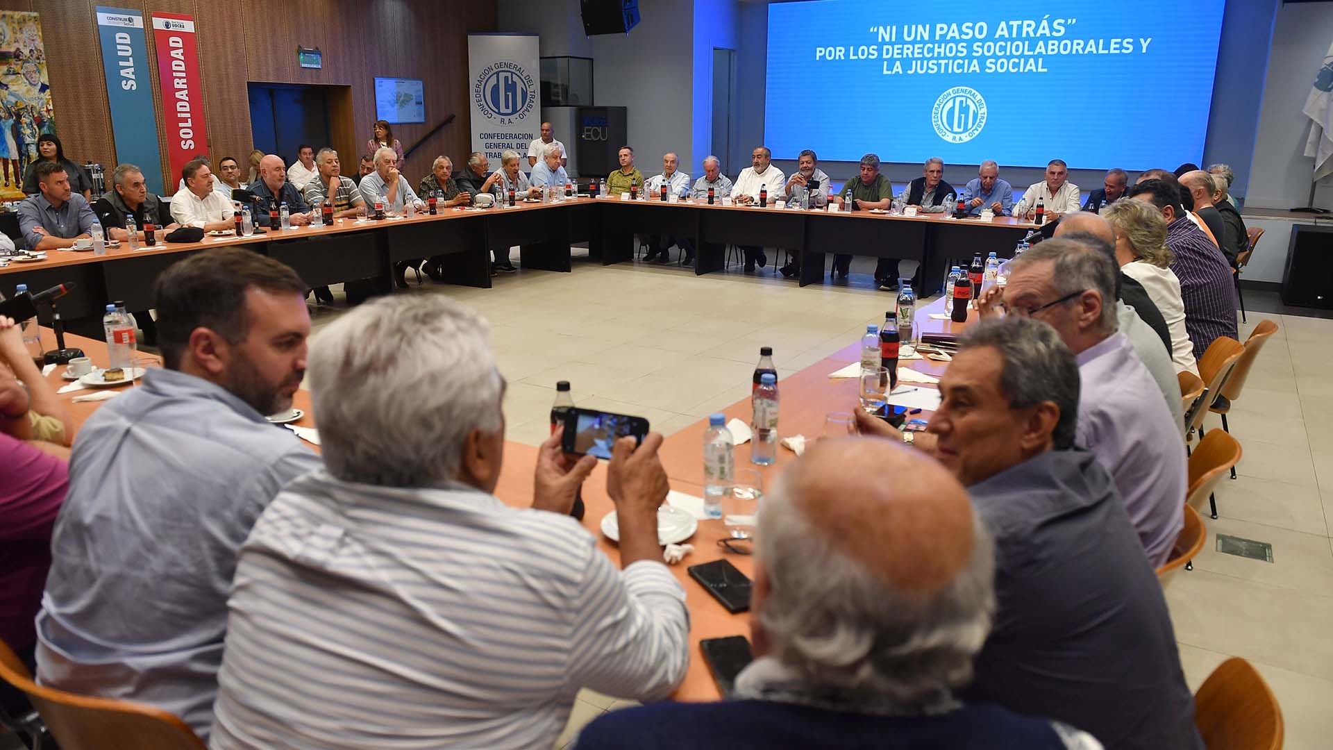 Expectativas ante la reunión del Confederal de la CGT para definir un plan de lucha contra el DNU