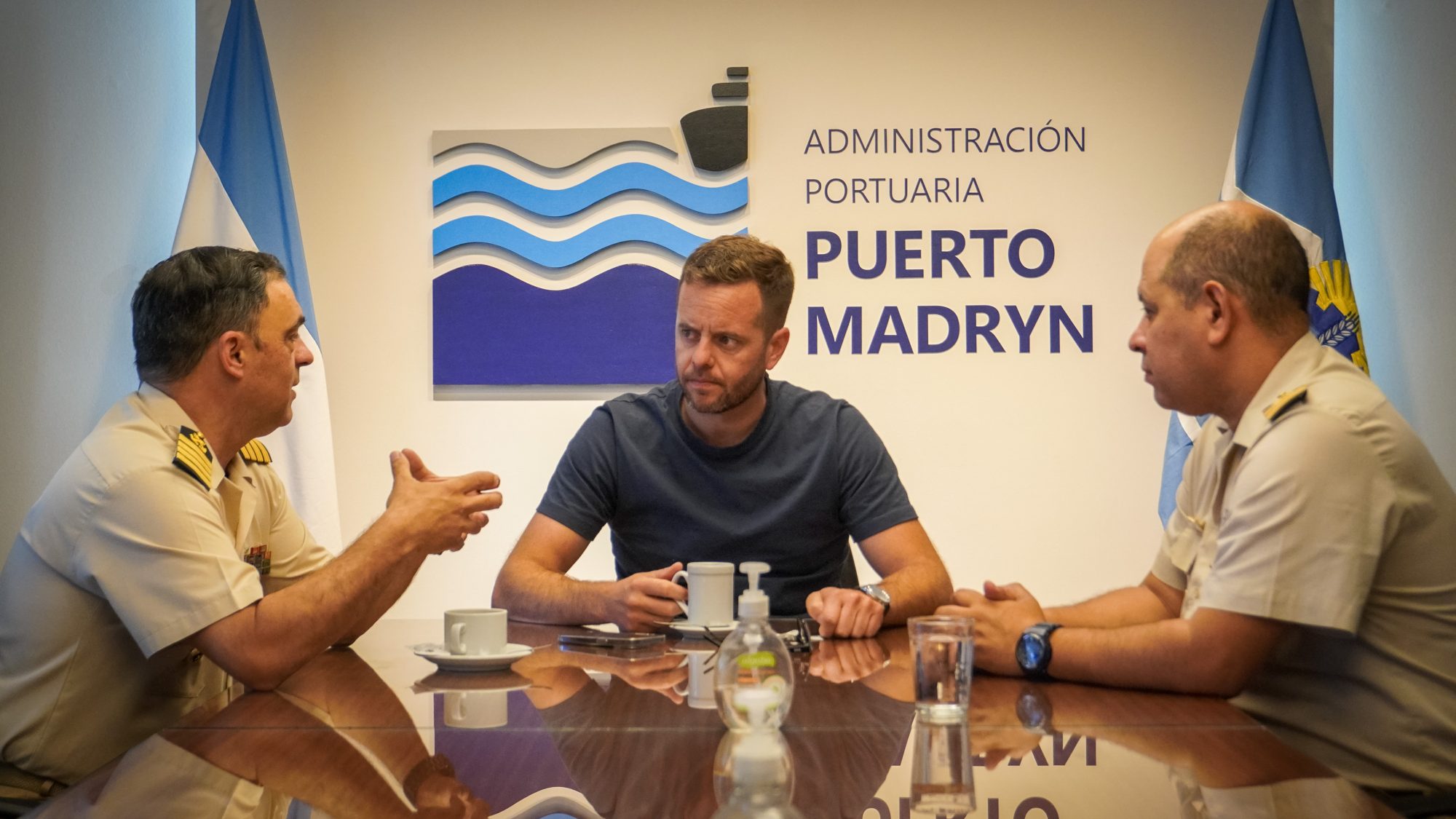 Provincia avanza en gestiones para el desguace de buques varados en Puerto Madryn