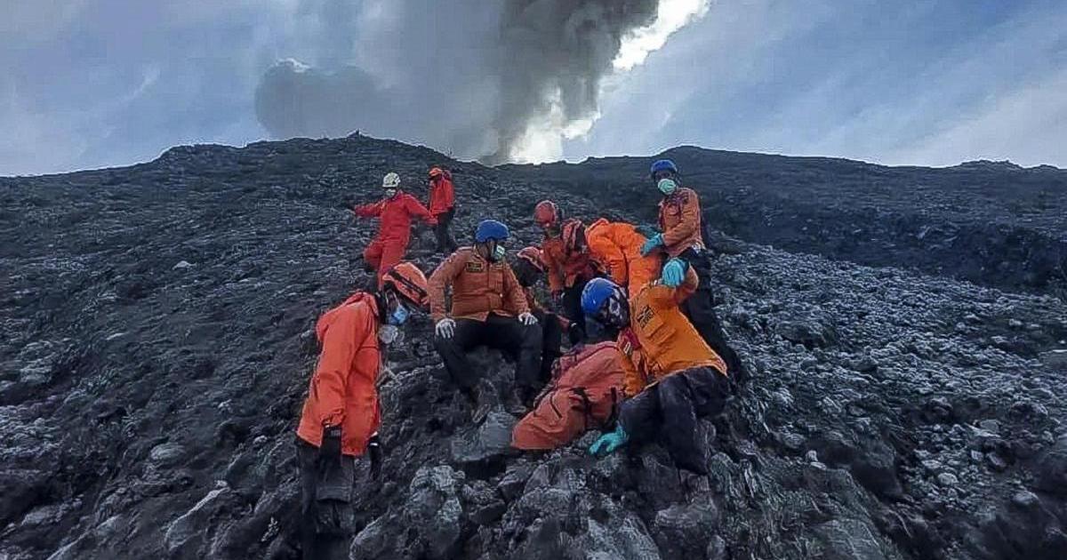 Ascienden a 23 los muertos por la erupción volcánica de Indonesia