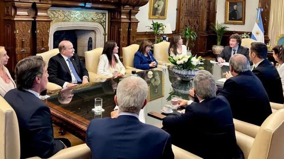 Milei encabeza la segunda reunión de Gabinete y habrá nueva conferencia de Adorni
