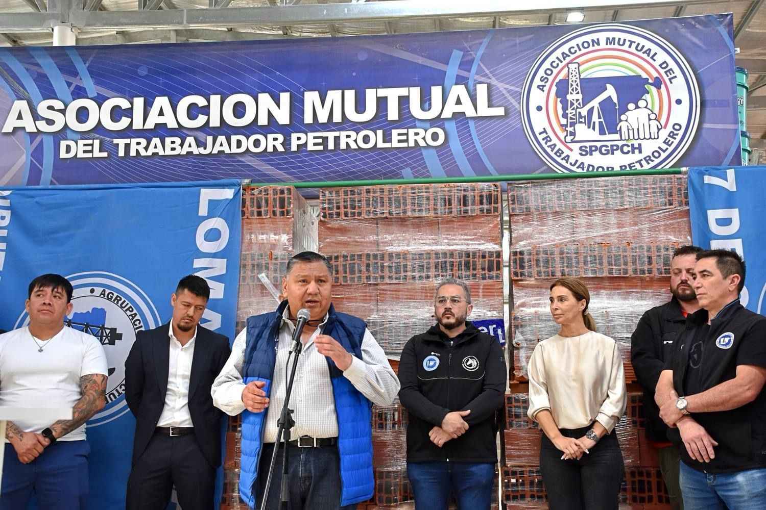 Ávila dejó inaugurado el corralón de la mutual de petroleros y dijo que “nuestra responsabilidad es construir un cambio y ayudar a los demás”