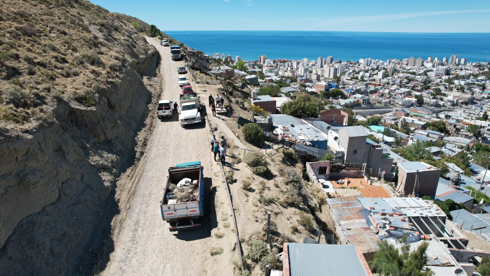 Comodoro: El Municipio encara la limpieza integral de todos los pasajes de los barrios altos de la zona sur
