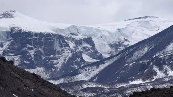 Buscan a tres andinistas argentinos que participaban de una expedición en la Cordillera