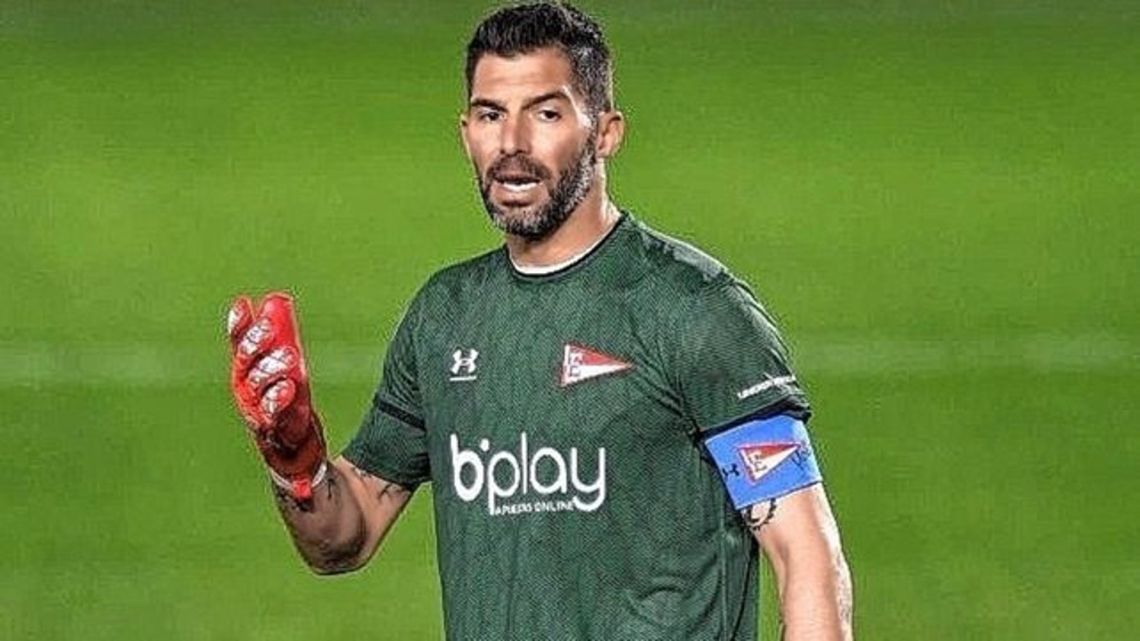 Mariano Andújar anunció su retiro del fútbol profesional