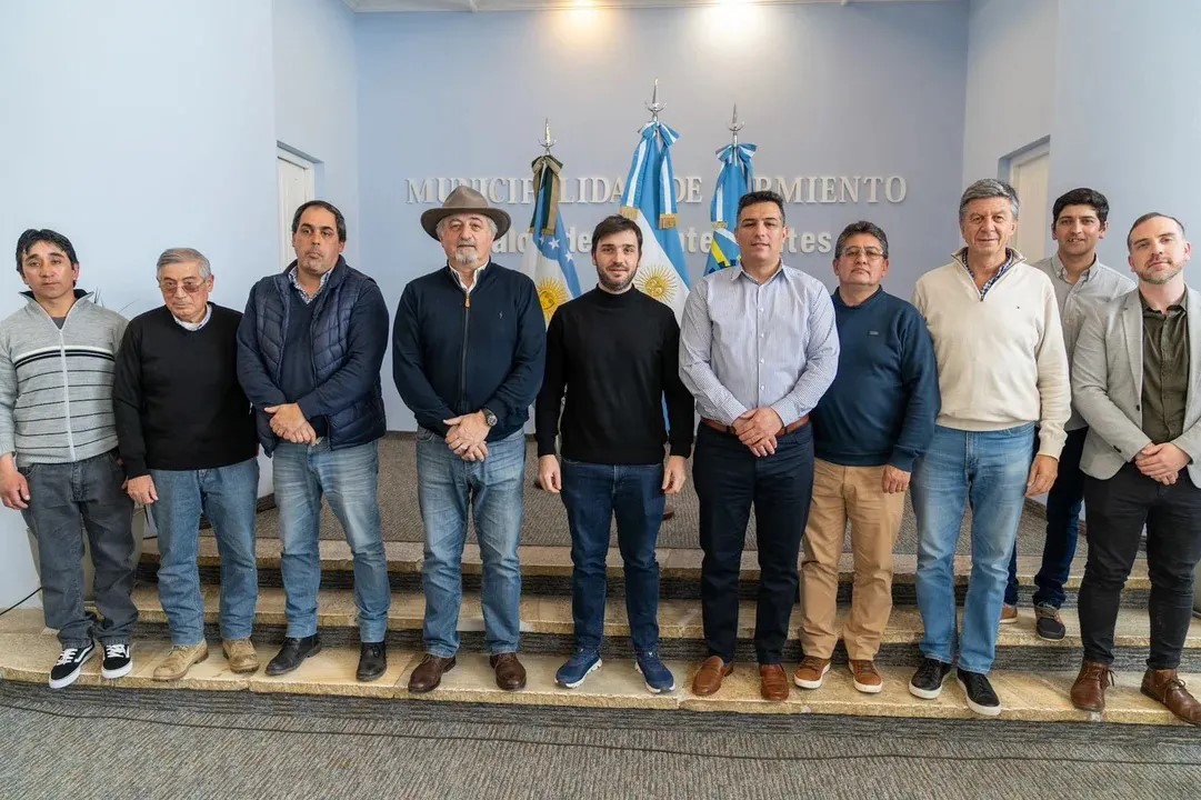 Torres encabeza hoy una cumbre con intendentes en Comodoro: Control del gasto y paquete de leyes