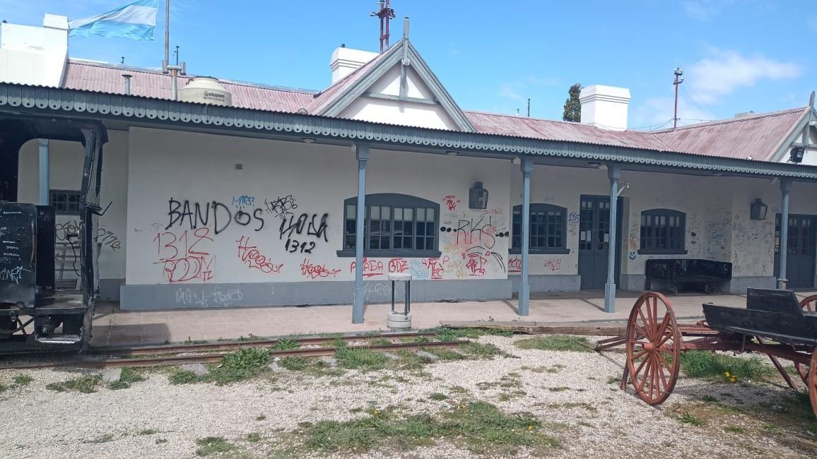 Merino recorrió las obras de restauración en el Museo Regional Pueblo de Luis