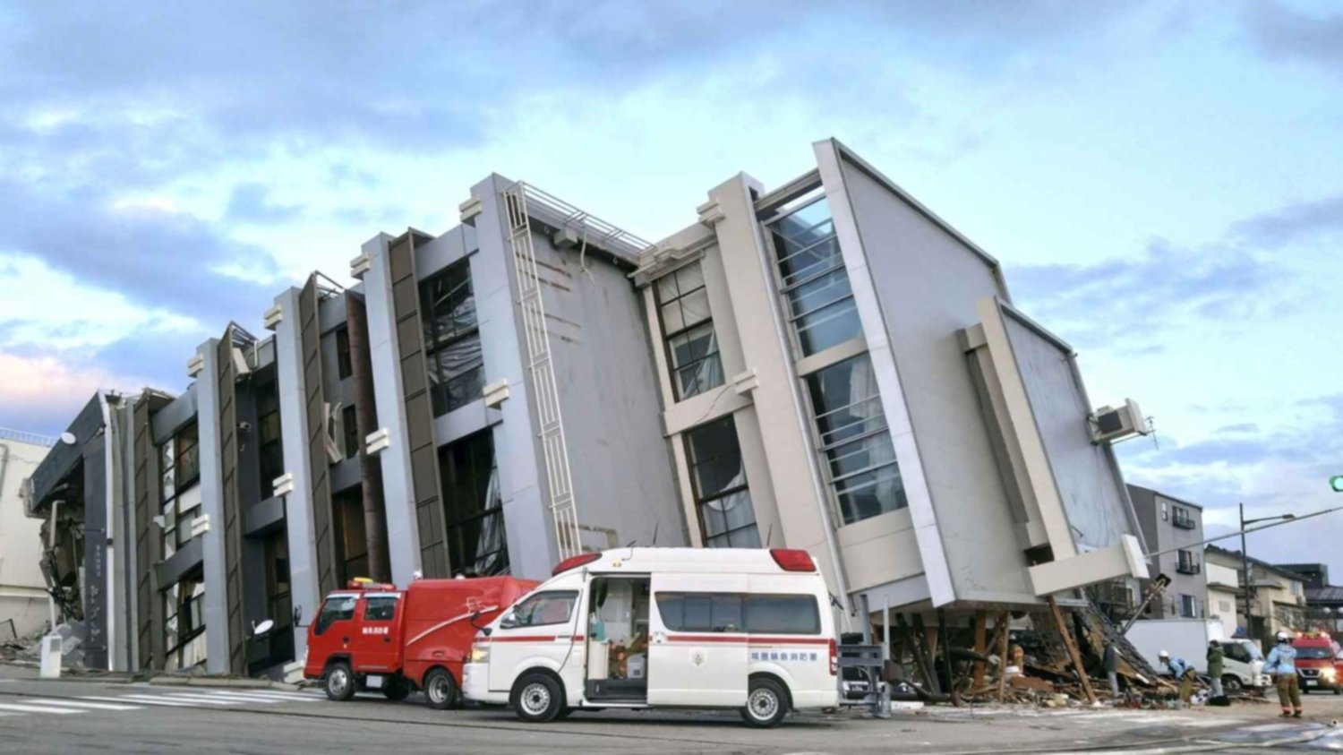 Asciende a 94 muertos y 222 desaparecidos por el terremoto en Japón
