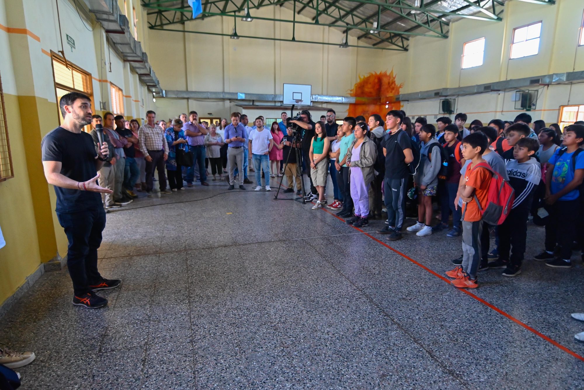 Torres en el acto de inicio del ciclo lectivo 2024: “La educación pública construye futuro, construye ciudadanía y por eso es lo primero que tenemos que defender”