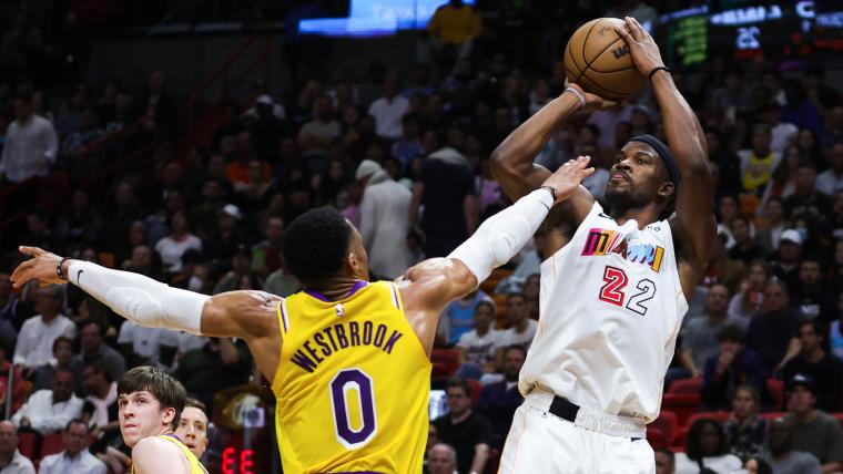 Los Angeles Lakers perdieron ante Miami Heat y siguen en caída libre en la NBA