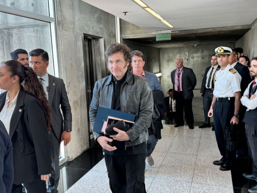 Milei arribó a Frankfurt para ir luego a Davos, donde participará de Foro Económico Mundial