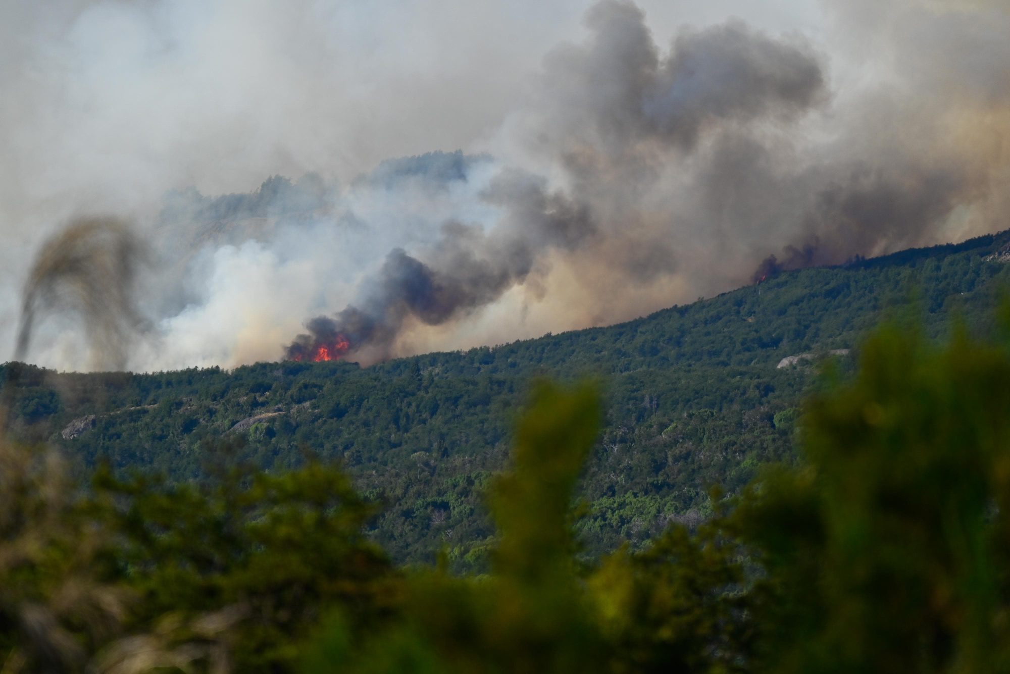 Mapuches anuncian que querellarán al gobernador del Chubut por acusarlos de provocar los incendios