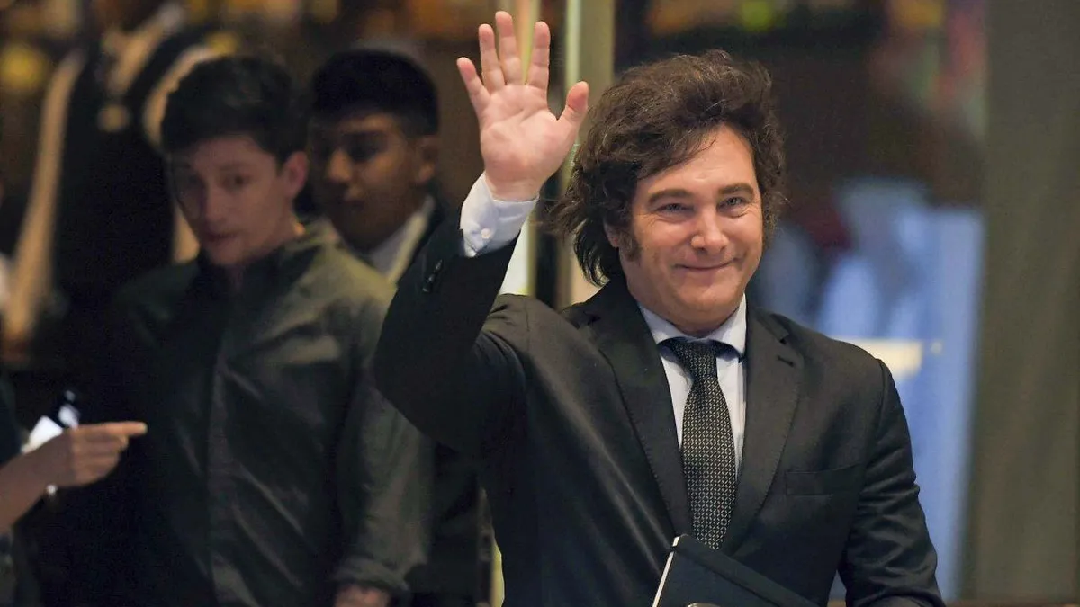 Milei inicia su viaje para llegar a Antártida y Adorni realiza conferencia de prensa en Casa Rosada