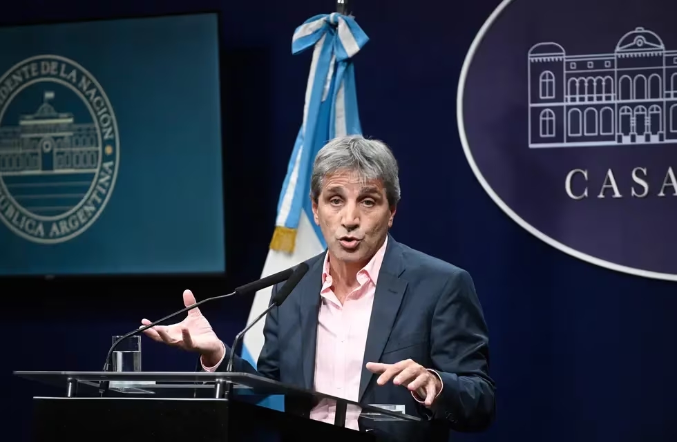 Caputo anunció una rebaja de tasas para mipymes en financiación de planes permanentes