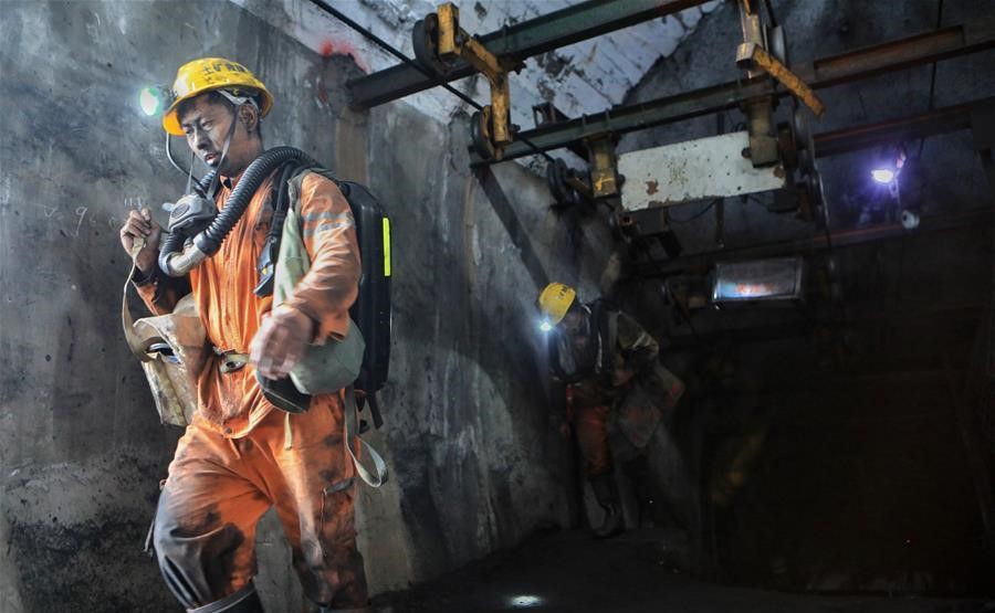 Aumenta a 13 el número muertos por un accidente en una mina de China
