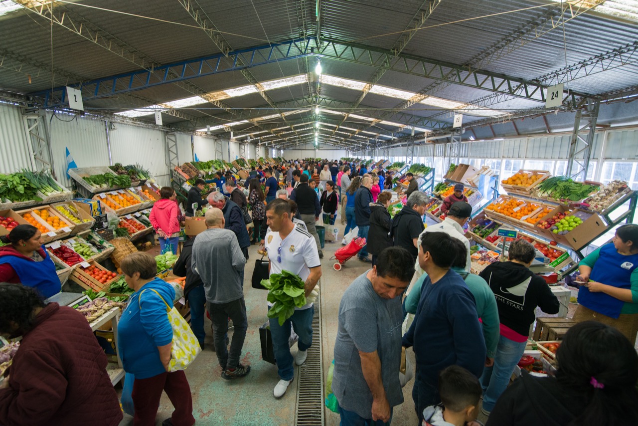 Paseo Trelew: el Municipio invita a recorrer la feria y llevarse productos a buen precio y calidad