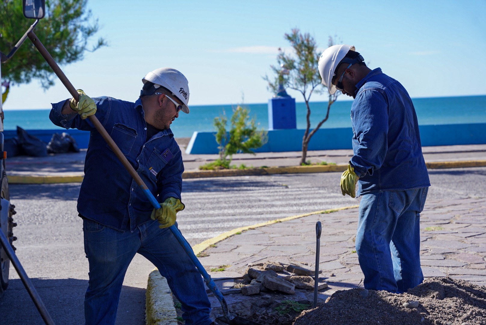 La Cooperativa realiza mejoras en redes energéticas frente a la costa de Playa Unión por el aumento de la demanda