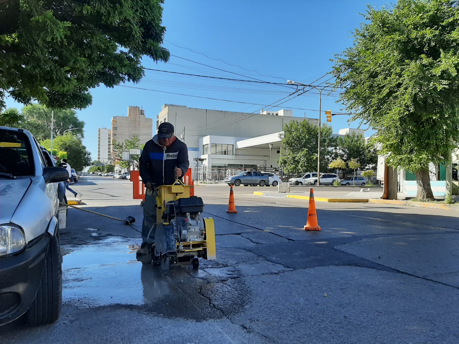 Trelew: Servicios Públicos sigue avanzando en la reparación de baches en la ciudad