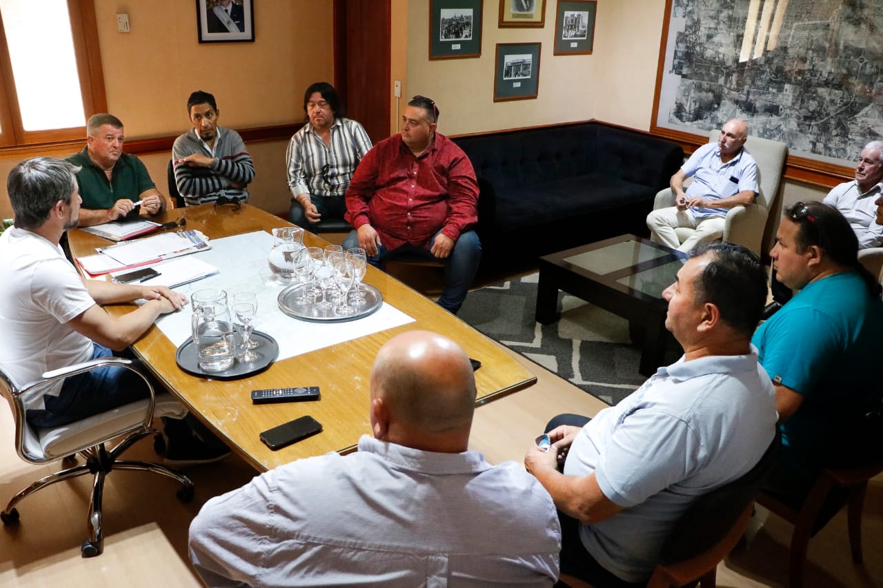Trelew: El Municipio y la Asociación de Taxis analizaron la legislación vial actual y ampliar estaciones de GNC