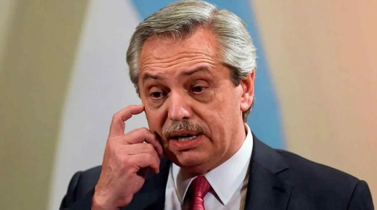 Imputaron a Alberto Fernández por posibles irregularidades en la contratación de seguros