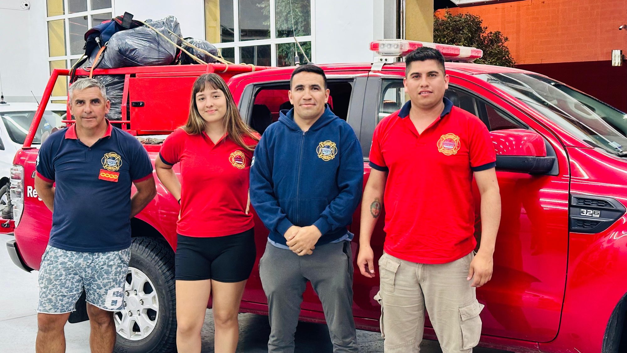 Los cuatro Bomberos Voluntarios de Rawson regresaron a la capital tras combatir el fuego en Parque Nacional Los Alerces