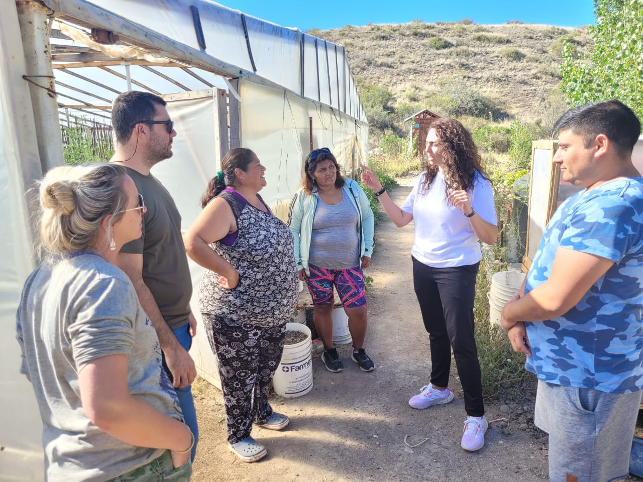 Loyola recorrió la huerta ChispAs Municipal y conversó sobre las gestiones que apuntan a fortalecer el proyecto productivo