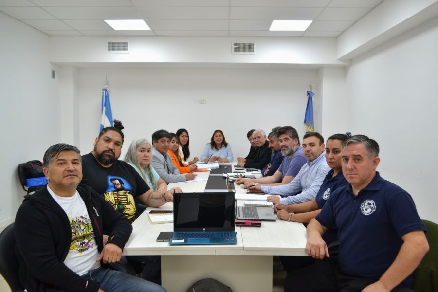 El Gobierno de Santa Cruz propuso a los docentes un aumento del 40%