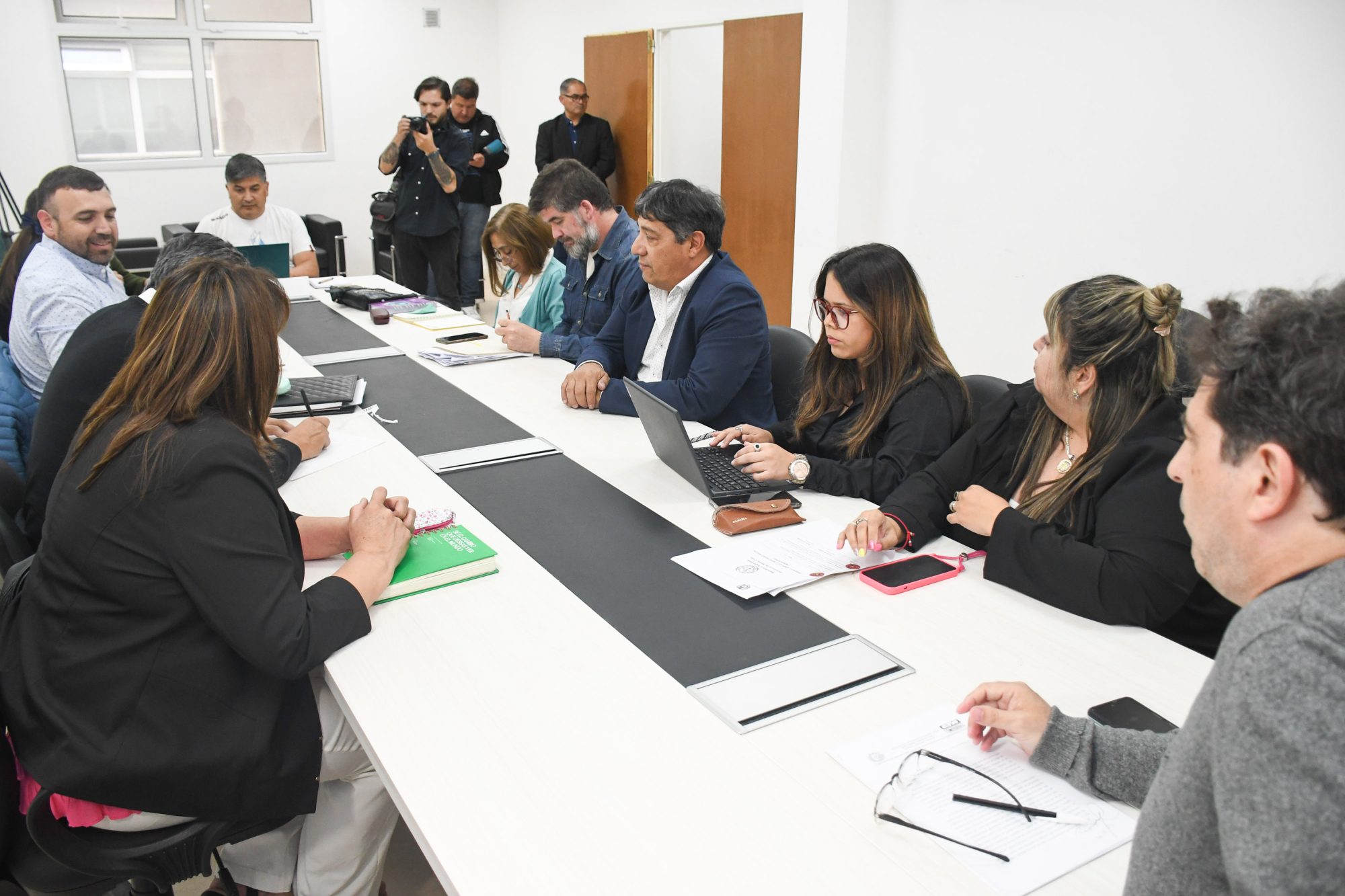 Santa Cruz: En un clima de diálogo se inició la primera paritaria docente del Gobierno de Vidal